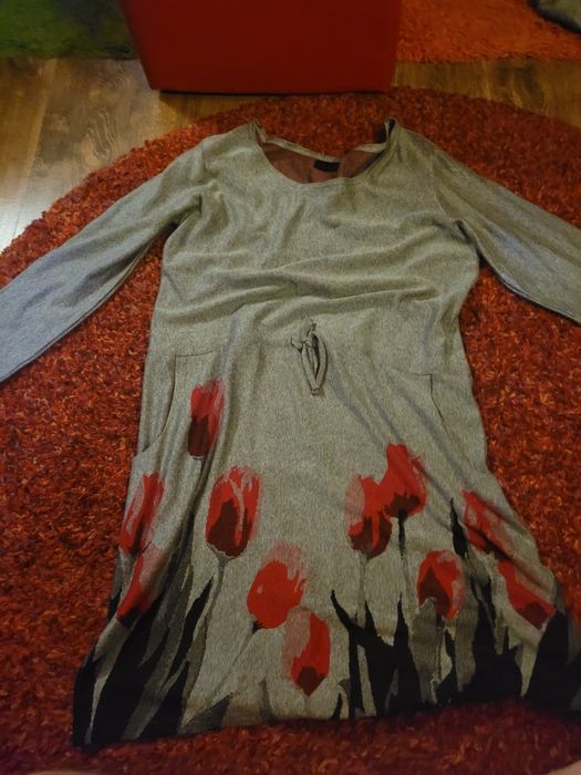 Wyprzedaż Piękna sukienka z tulipanami