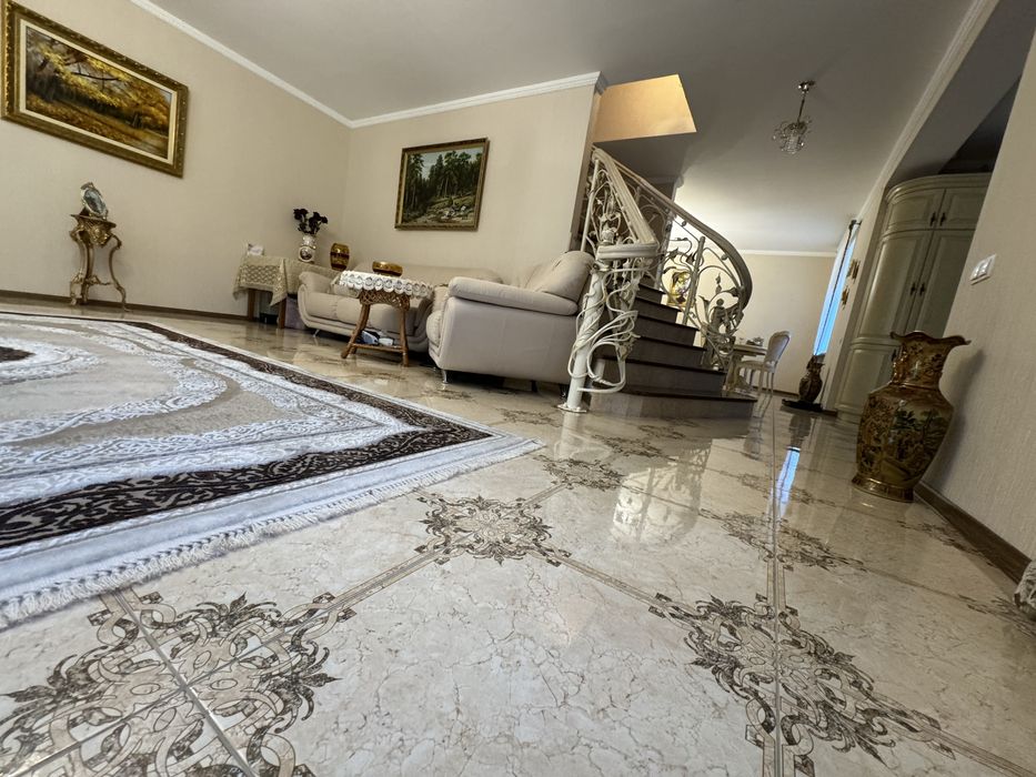 Облаштований, новий Будинок з меблями та технікою.