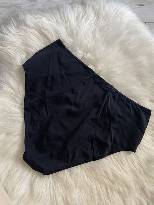 Nowe, czarne majtki - strój kąpielowy