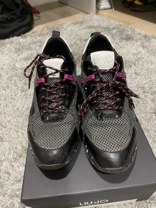 Продам кроссовки Lui jo