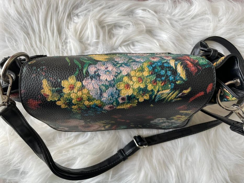 Mala tiracolo com padrão