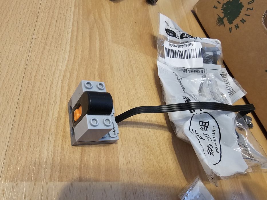 Zestaw Lego Klocki pasujące do Lego. Silnik pociągu. Koszyk na baterie AA AAA