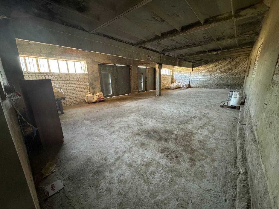 Продається виробничо-складськi примiщення з крупоцехом та обладнанням