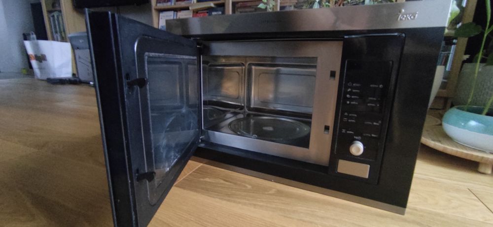 Kuchenka mikrofalowa TEKA z grillem do zabudowy