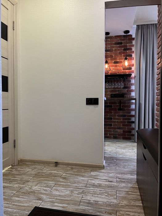 Подобово 1 кімн.квартира-студія.Вода постійно.