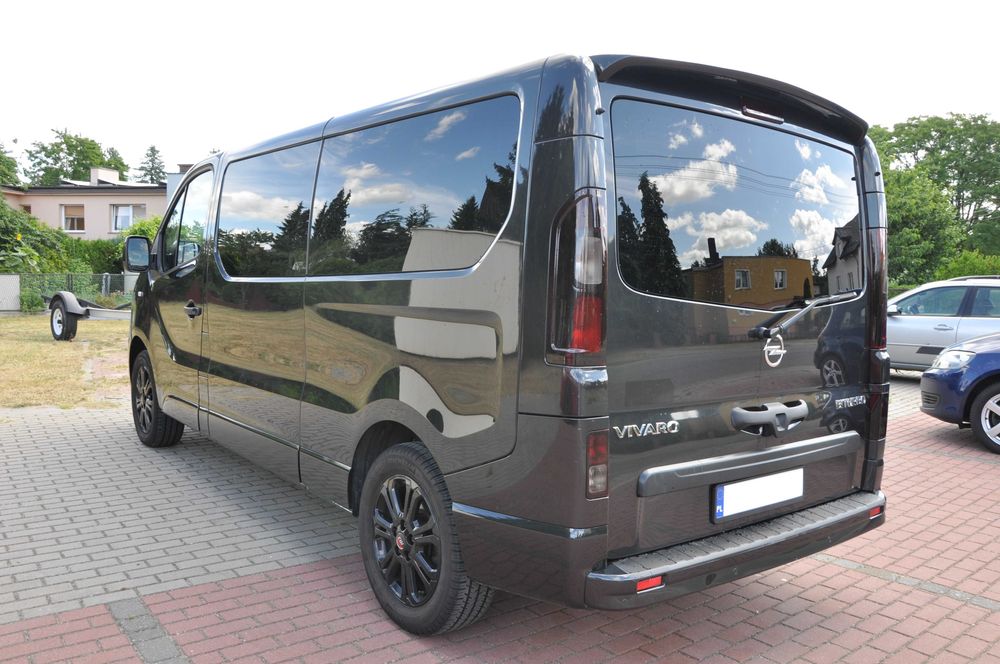 Wynajem/Wypożyczalnia busów - Opel Vivaro