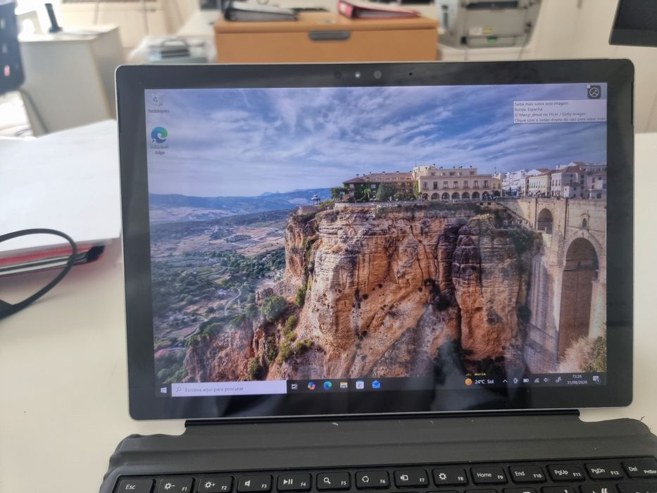 Microsoft Surface Pro i5 8GB 256GB + Teclado + Carregador