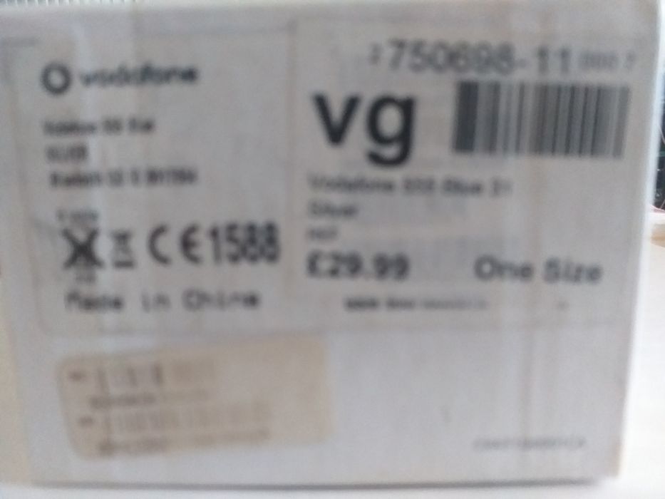 2 smartfony: Motorola, Vodafone.