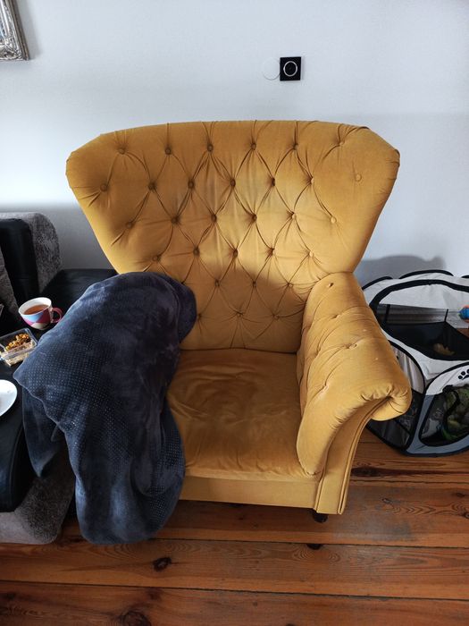 Fotel uszak chesterfield duży