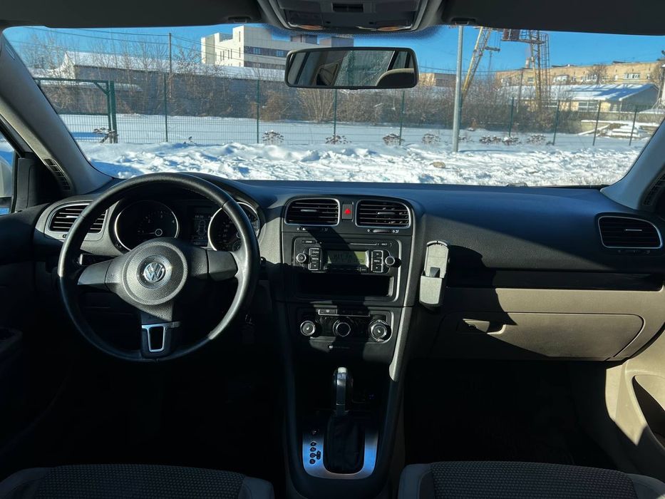 Volkswagen Golf 2.0 dizel akpp 2011