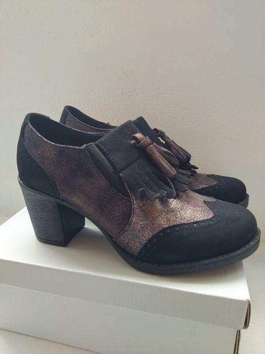 Sapatos pretos, muito elegantes - Tamanho 37 - Novos!