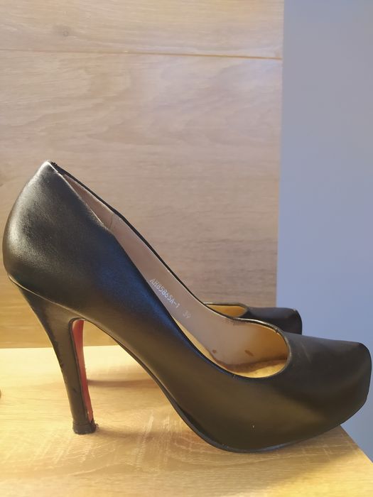 Buty czarne czółenka na obcasie