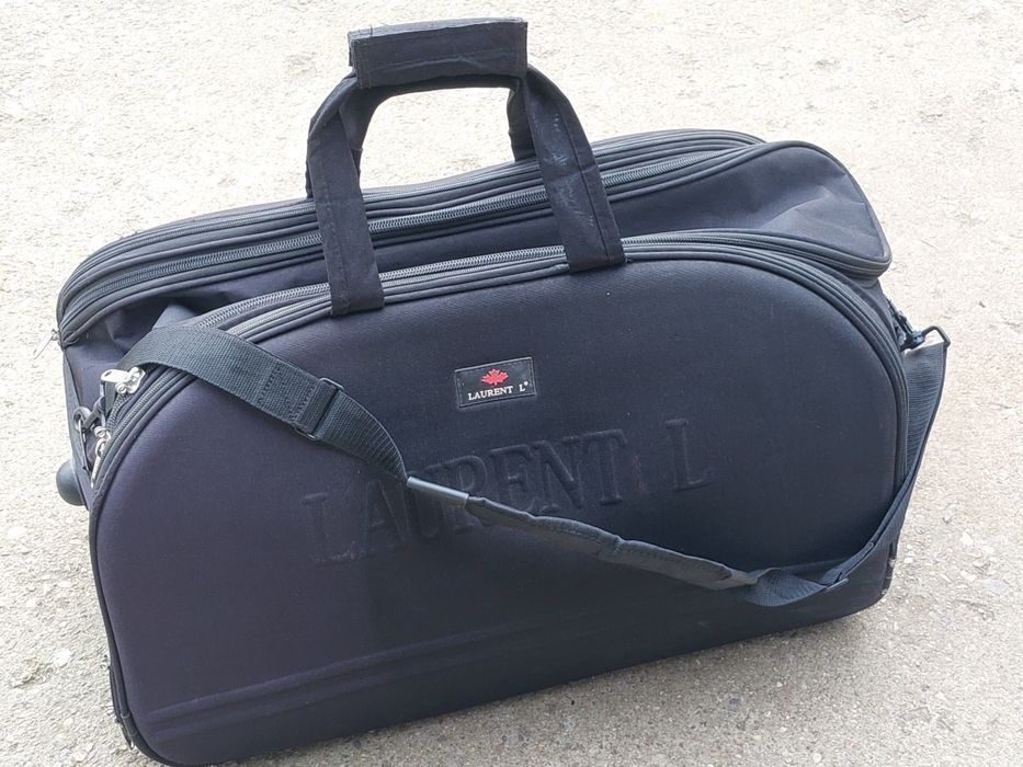 Torba podróżna na kółkach z wysuwaną rączką i paskiem na ramię