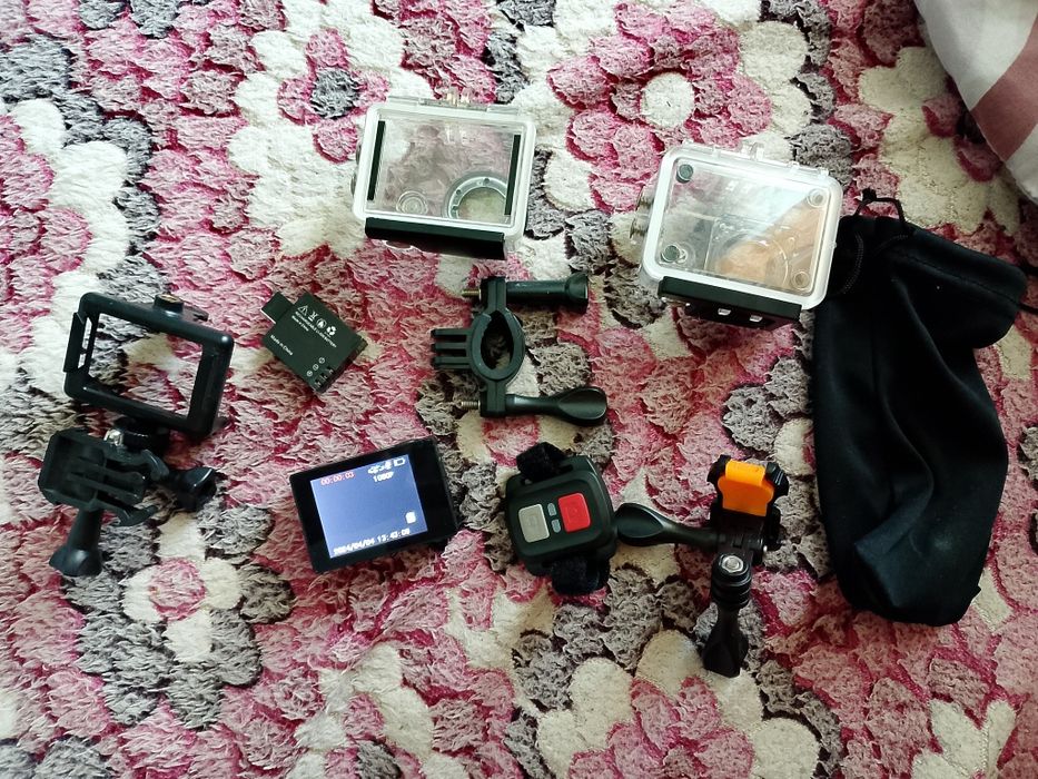 Екшин камера зі всіма кріпоеннями