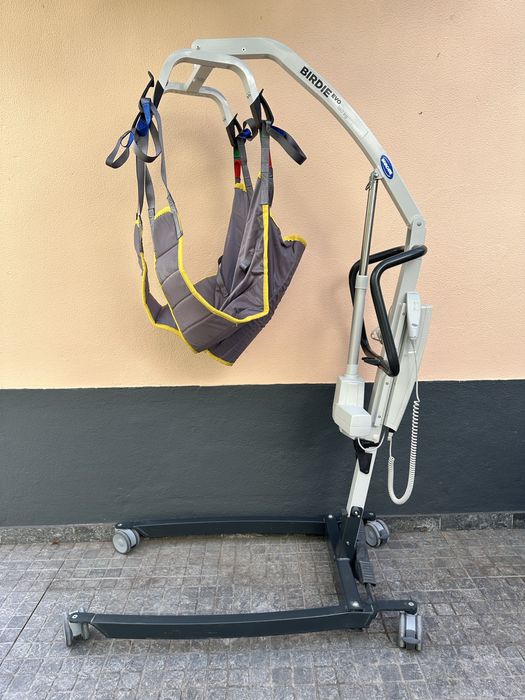 Elevador elétrico com cesta