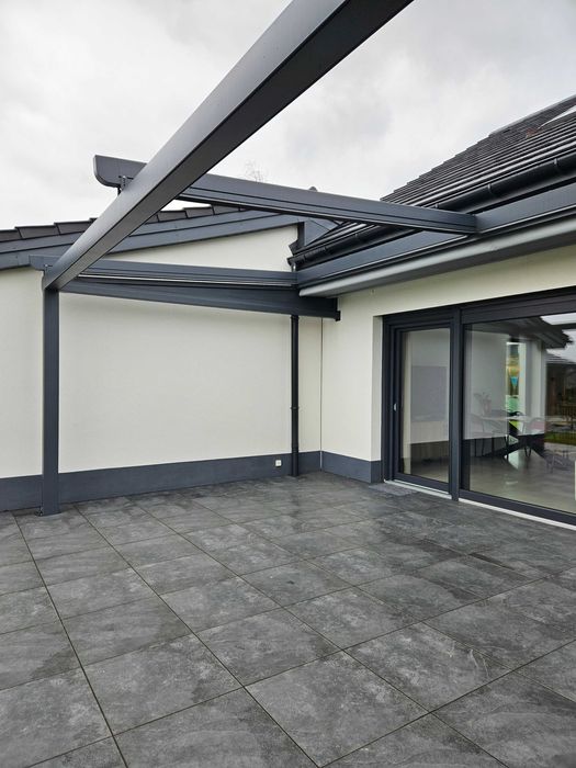 Aluminiowa pergola tarasowa 5x3 materiałowy otwierany dach na pilot