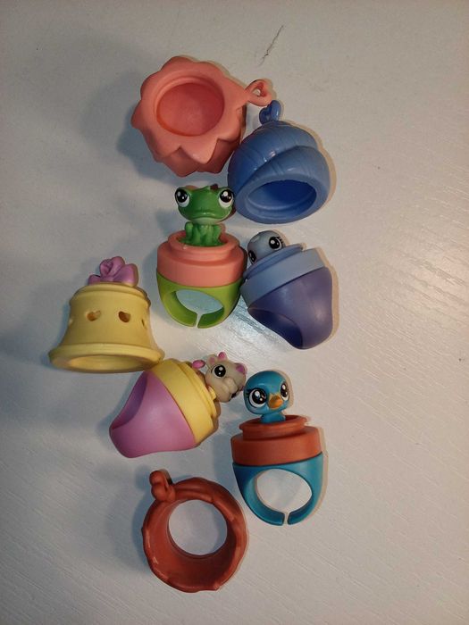 Pierścionki z oryginalnymi figurkami Littlest Pet Shop 4 sztuki.