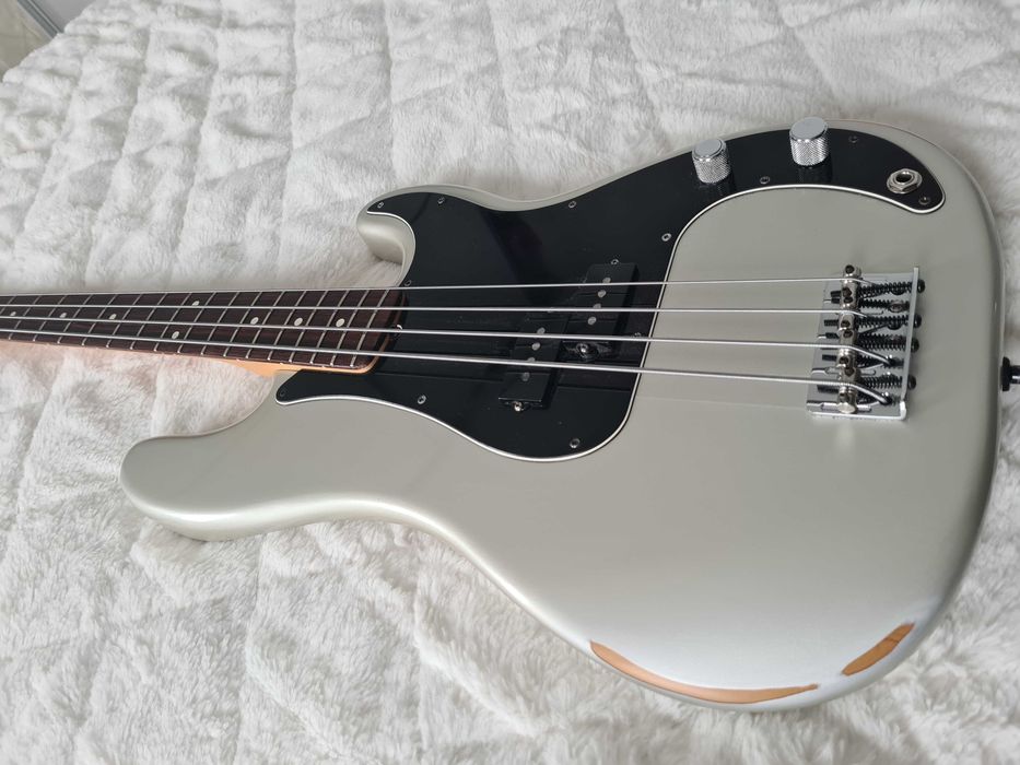 Fender precision bass