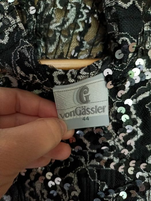 Zjawiskowa sukienka plisowana z cekinami