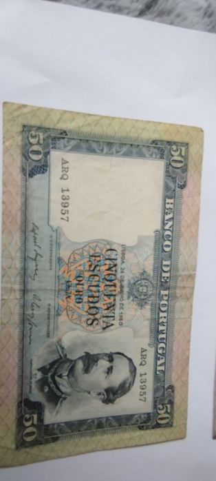 Escudos em notas portuguesas