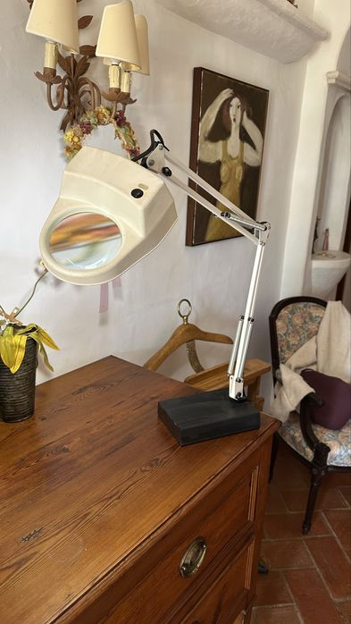 Candeeiro com lupa - ideal para trabalhos manuais