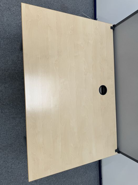 Biurko Kinnarps stol biurowy.