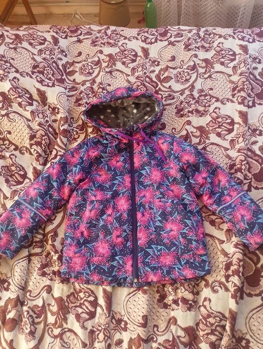 Продам весняну куртку на дівчинку