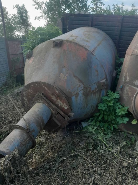 Бочка конусна зі шнеком в середині