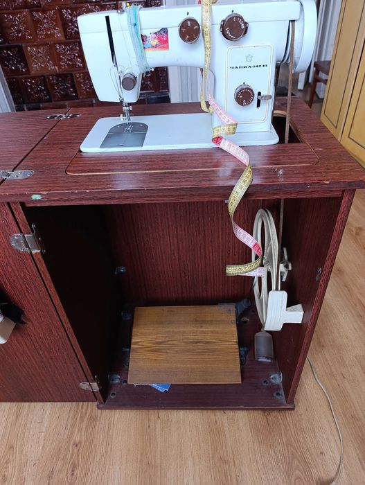 Швейна машинка Чайка 142м