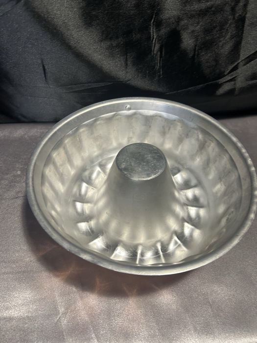 Miedziana Foremka na Babkę – Elegancka, z Kółeczkiem do Zawieszenia