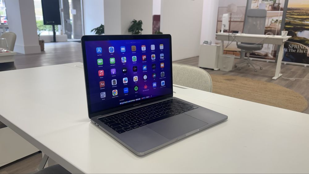 MacBook Pro 13” (2019) – i5 Quad-Core