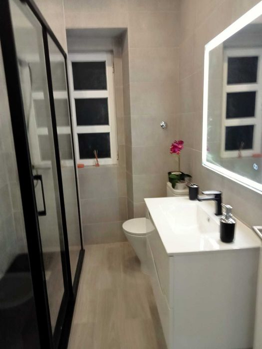 Quarto no Estoril - Cascais,  próximo da estação de comboio e praias.