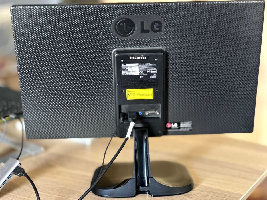 Monitor LG de 24 polegadas