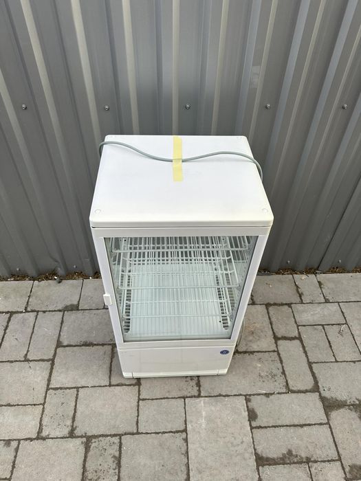 Кондитерська вітрина