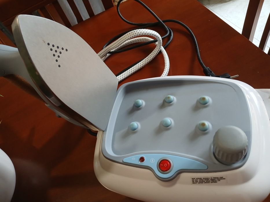 Ferro de engomar com caldeira marca Ariete