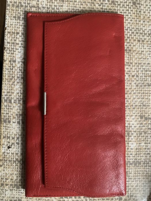 Czerwona portmonetka damska