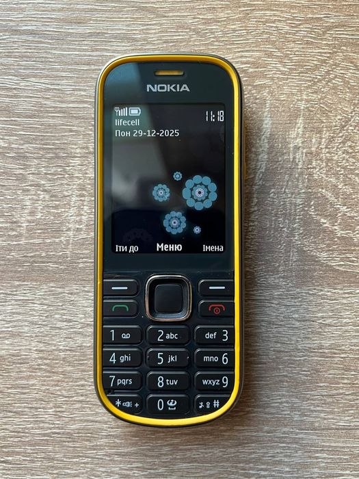 Мобильный телефон Nokia 3720c-2.