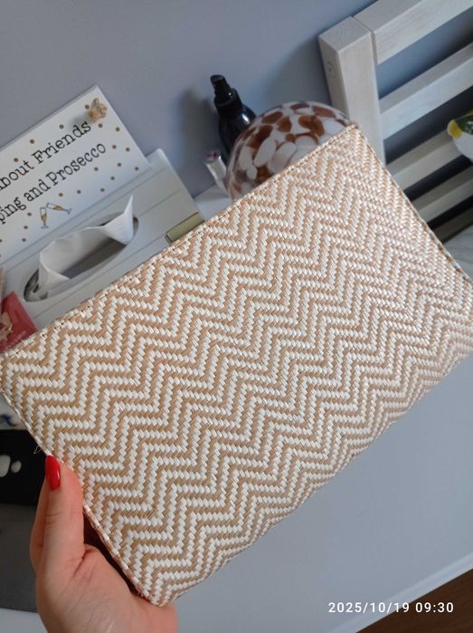Słomiana torebka do ręki kopertówka na zatrzask Primark