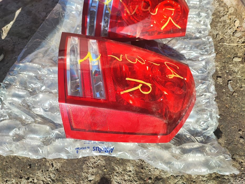 Фонари задние Chrysler 300c SRT8