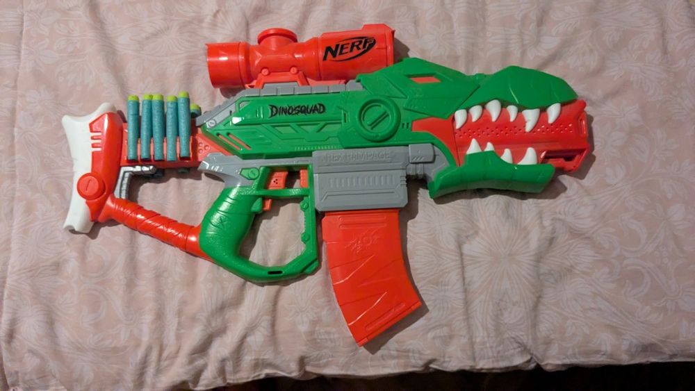 іграшковий бластер серії Nerf DinoSquad