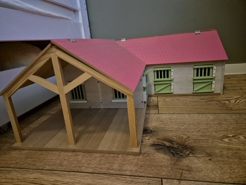 Drewniana stajnia HIPO