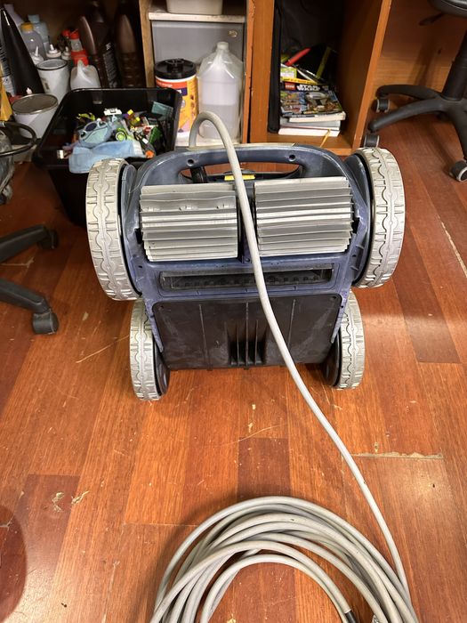 Robo de limpeza de picinas