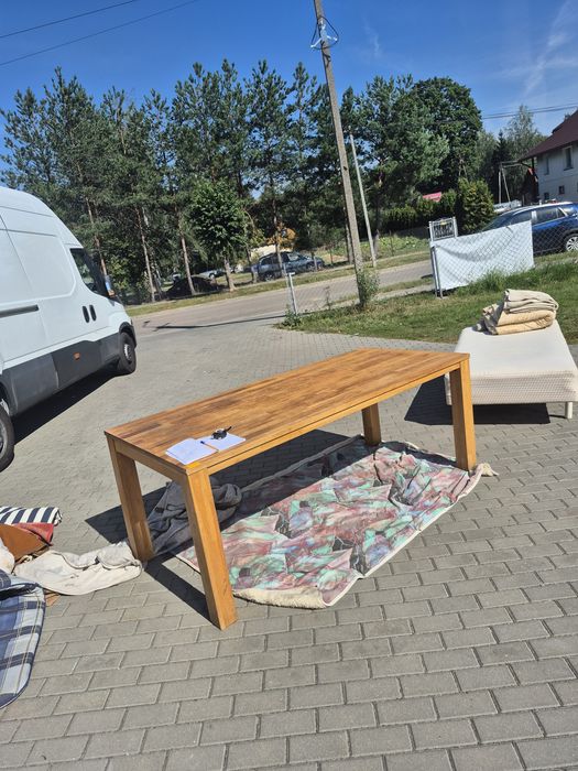 Prostokątny stół