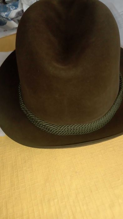 Sprzedam dwa kapelusze