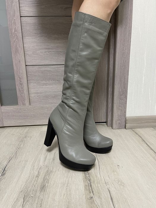 Сапожки на каблуку