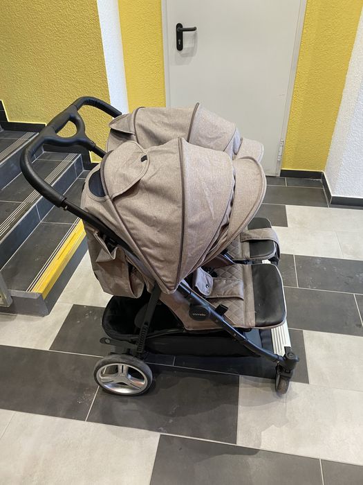 Ди тяча коляска для двох