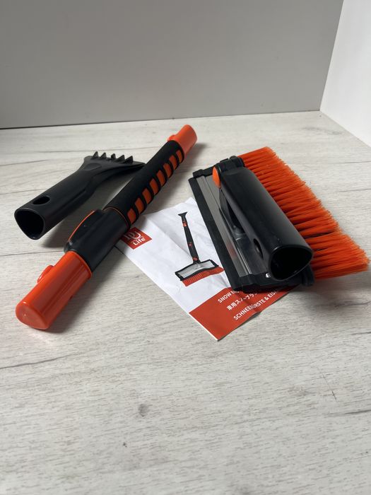 Teleskopowa skrobaczka do lodu DU Life z miotłą, 98 cm