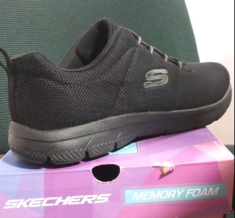 Нові кросівки Skechers memory foam, р. 42