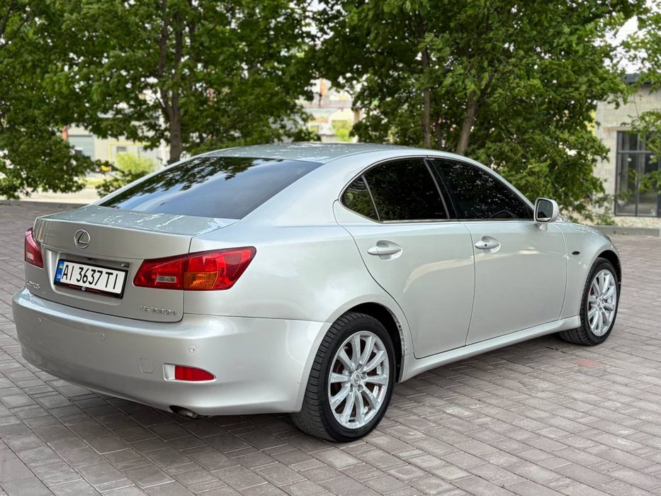 Продам Lexus IS220d