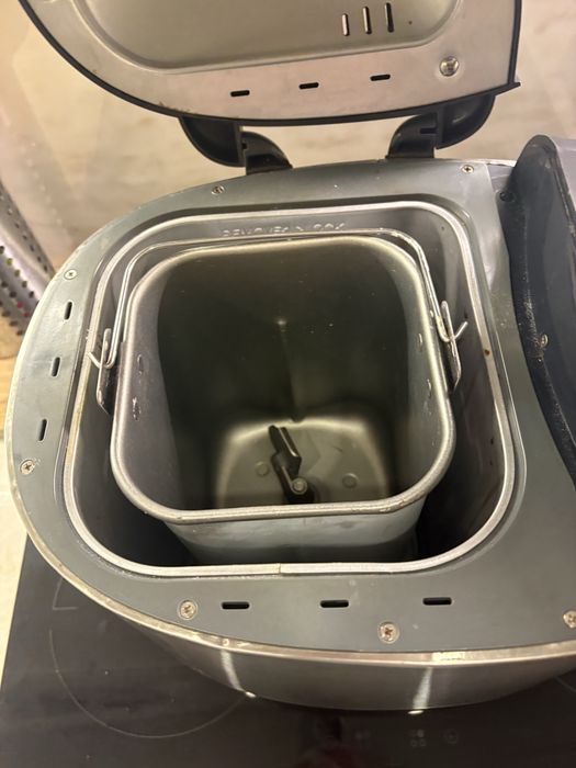 Maquina de fazer pao nova